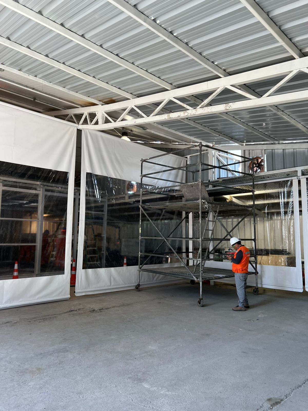 Instalación carpas laboratorios industriales galpón