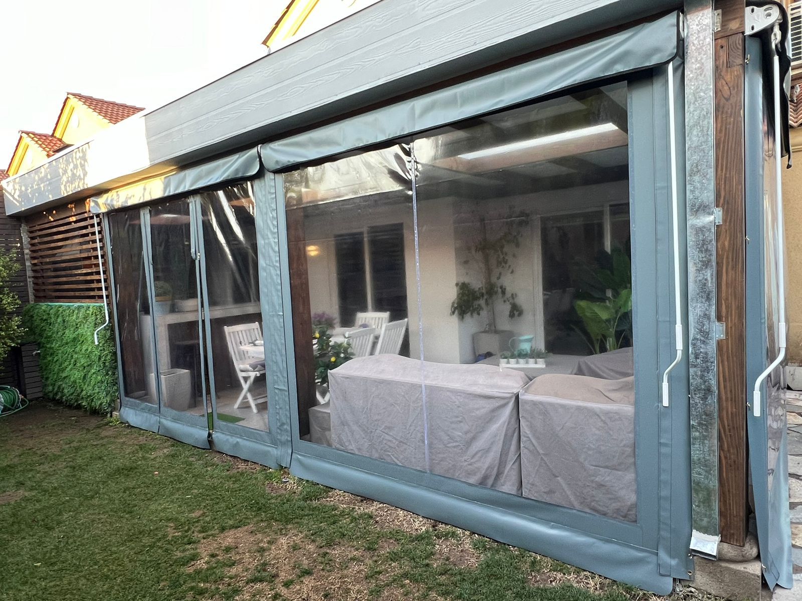 Instalación cierre terraza residencial