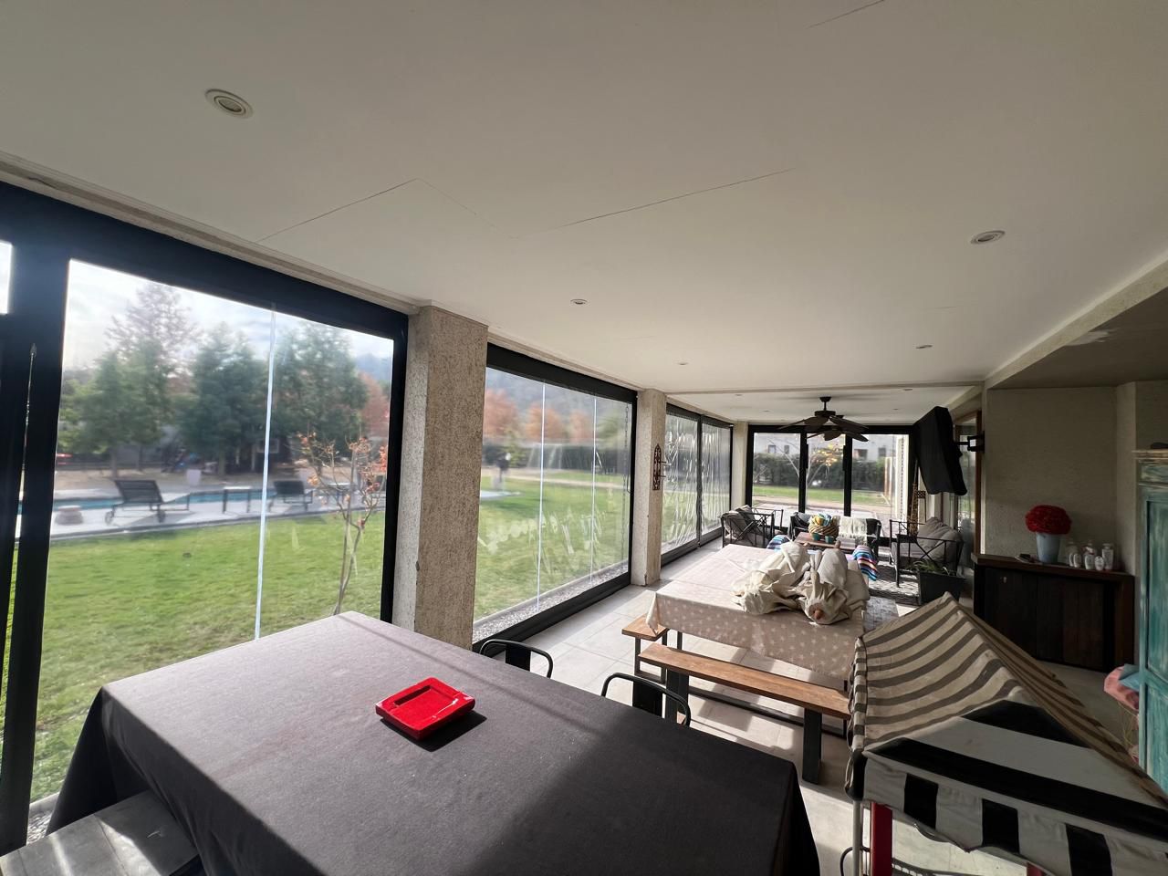 Instalación cierre terraza residencial