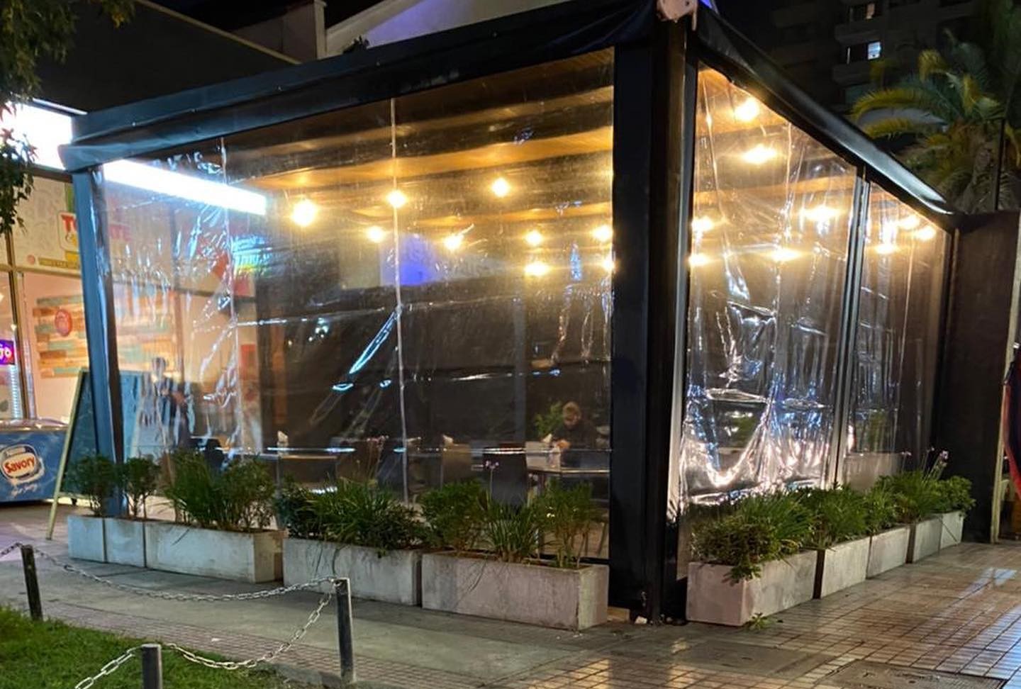 Instalación roller restaurant después