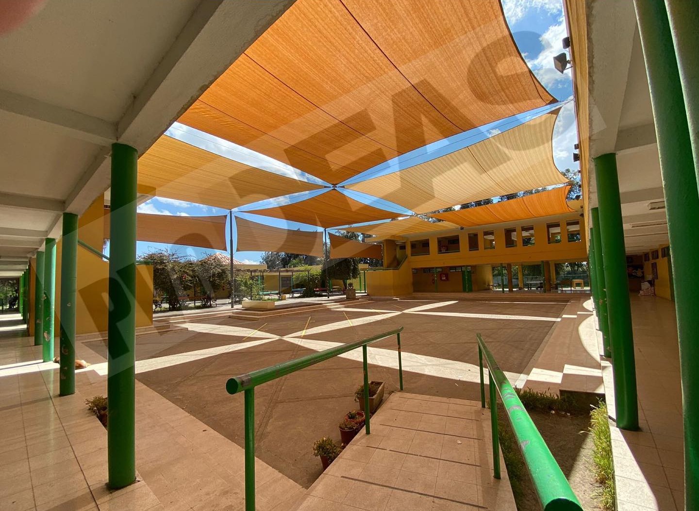 Instalación toldo vela colegio después